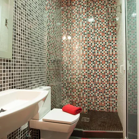 El Born, Right Next To The Traditonal Market Of Santa Caterina バルセロナ